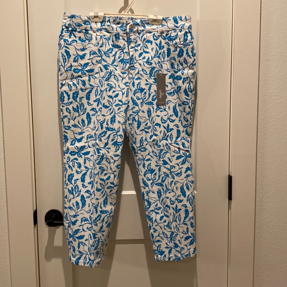 Chico’s So‎ Slimming Crop Pants